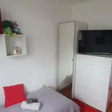 Daisy Apartment